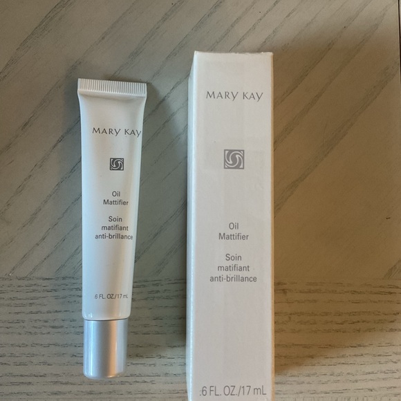Mary Kay Oil Mattifier - Picture 2 of 4